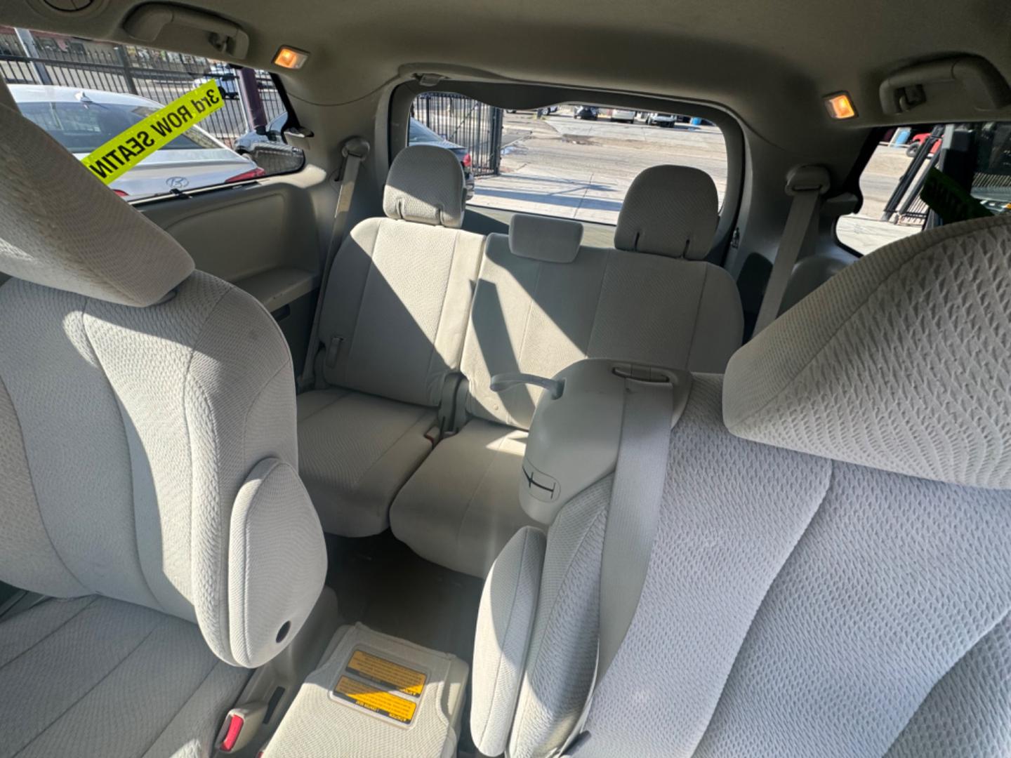 2011 Silver Toyota Sienna (5TDKK3DC1BS) , located at 2190 Hwy 95, Bullhead City, AZ, 86442, (928) 704-0060, 0.000000, 0.000000 - Photo#9